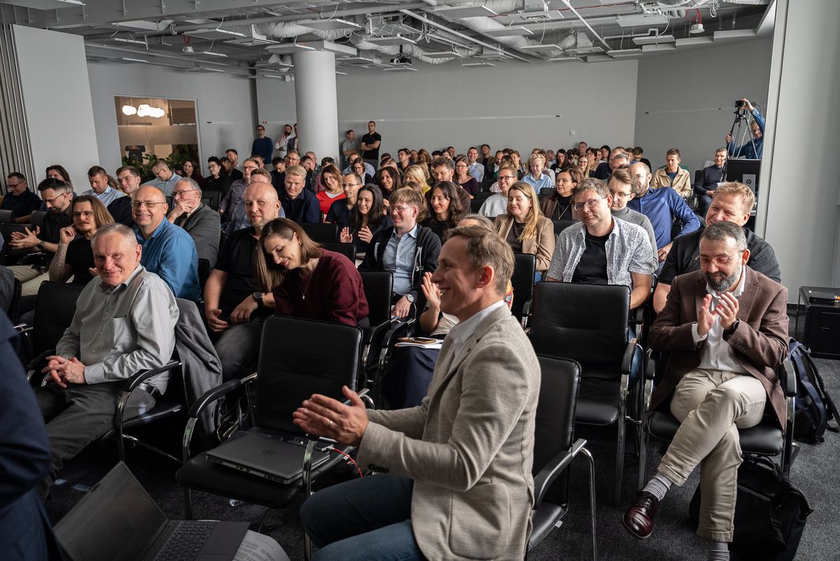 Uczestnicy konferencji na sali w Golden Floor Tower